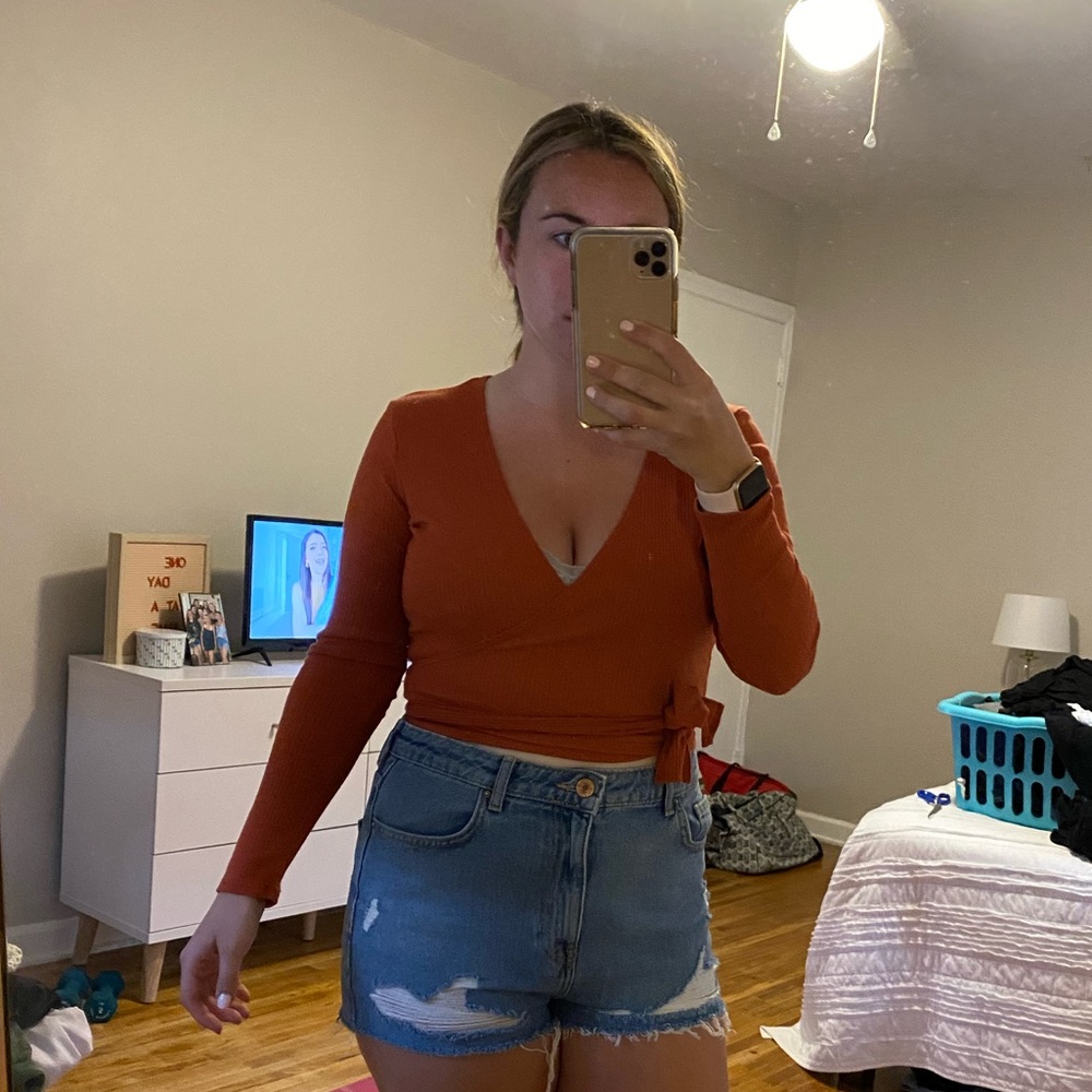 Burnt orange crop wrap shirt